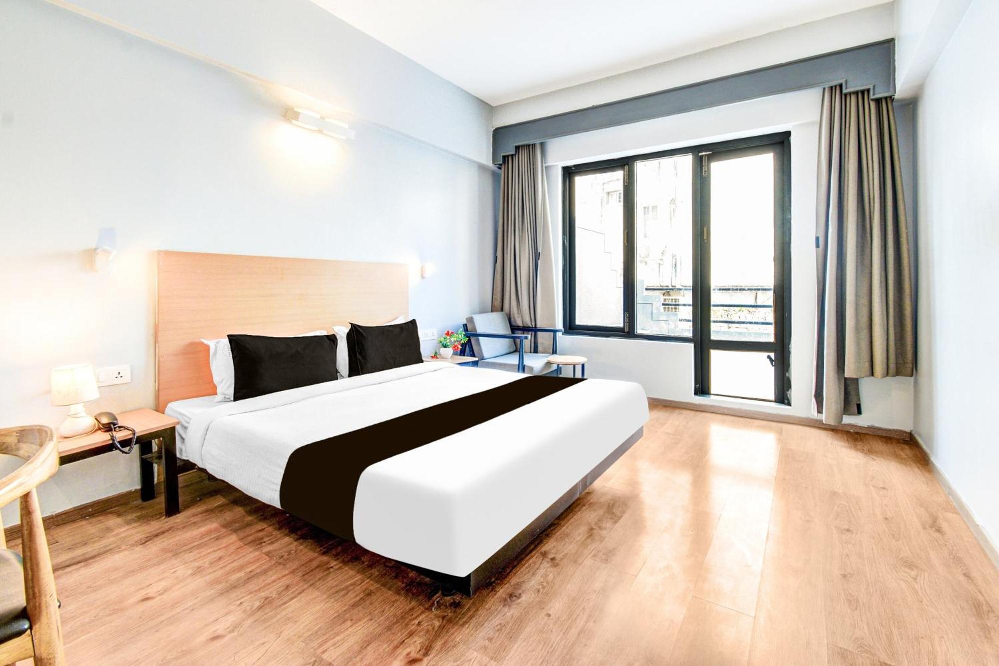 Super Townhouse Lakdikapul Hotel Hyderabad Bagian luar foto