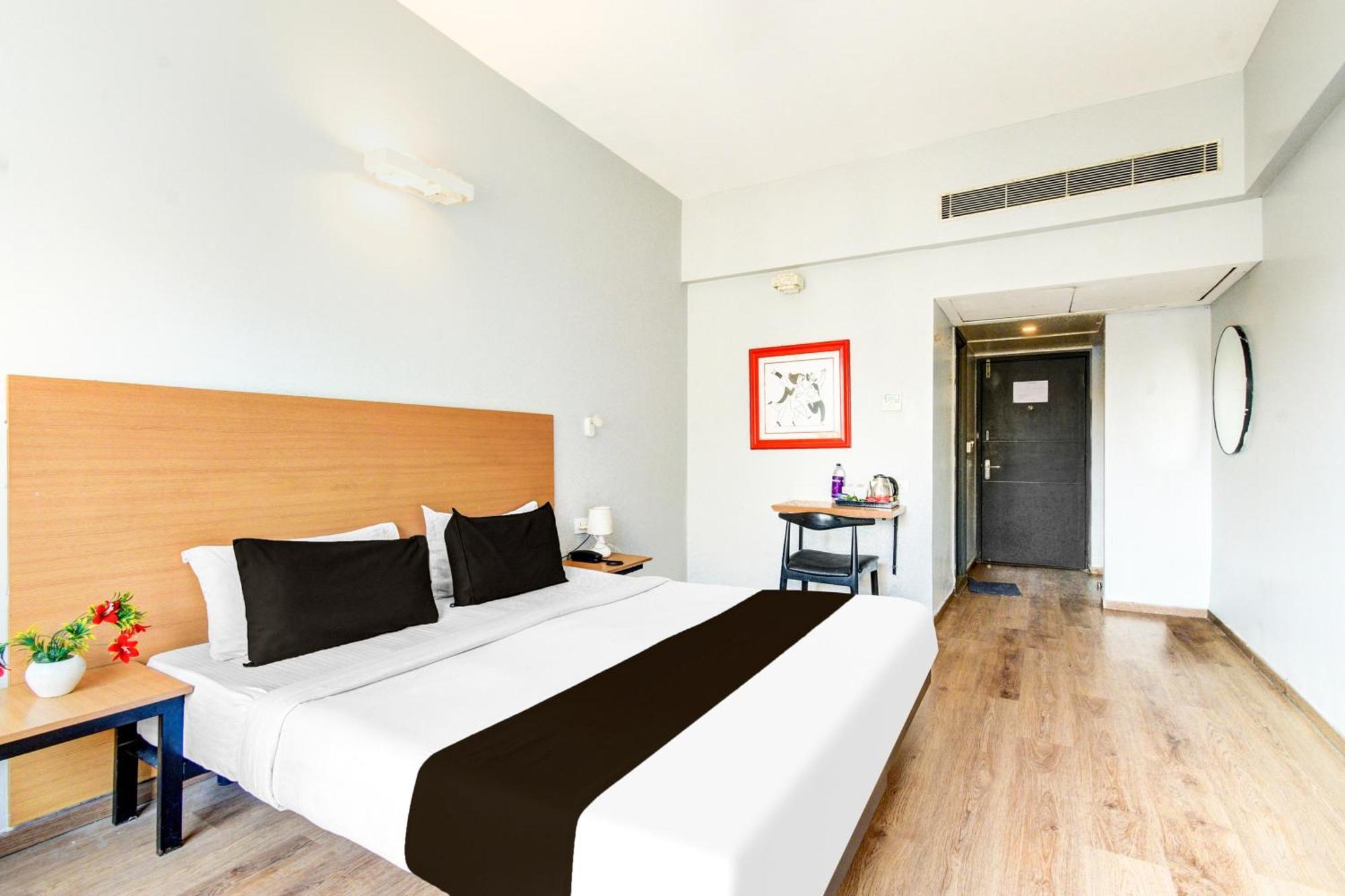 Super Townhouse Lakdikapul Hotel Hyderabad Bagian luar foto