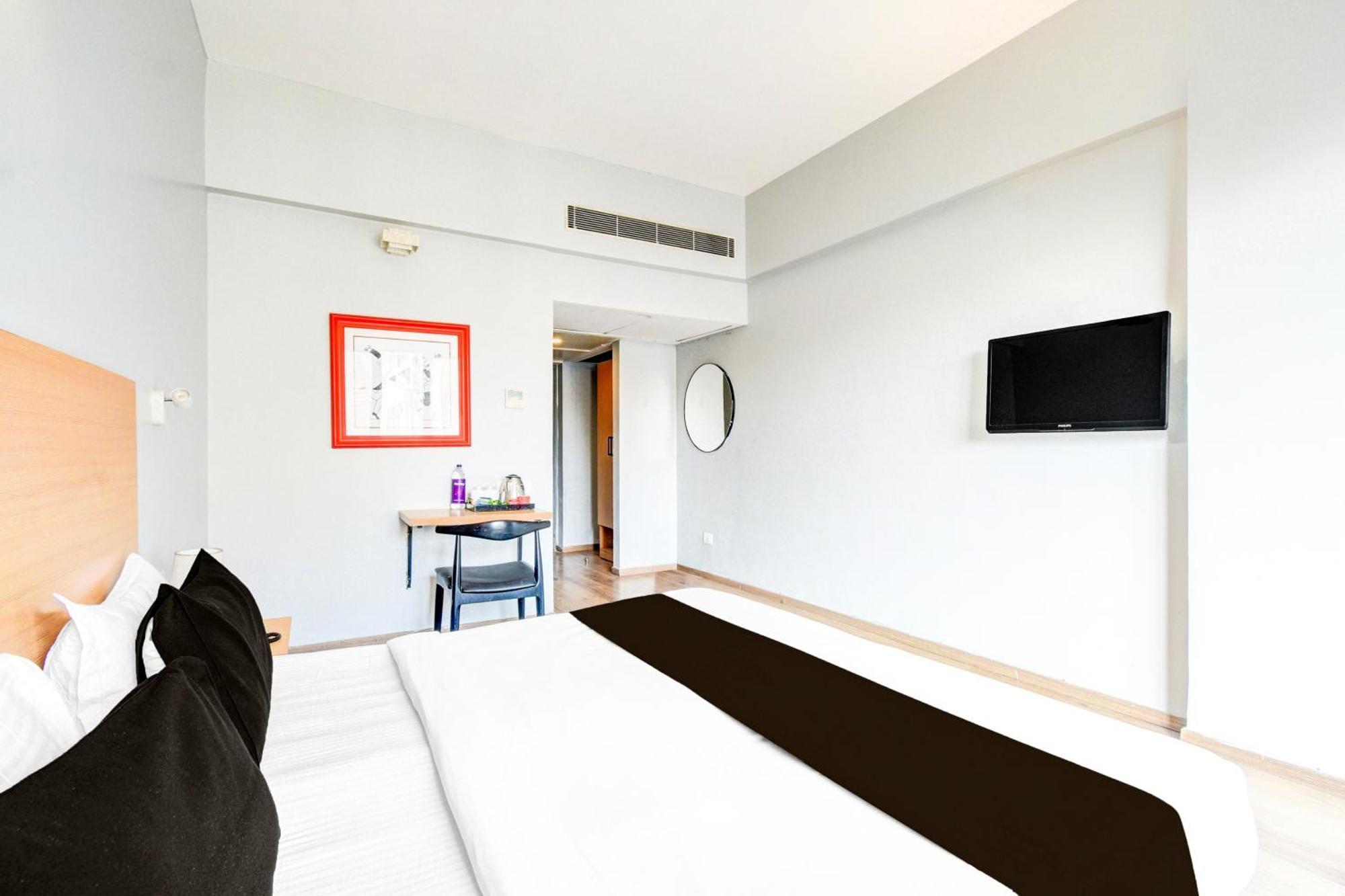 Super Townhouse Lakdikapul Hotel Hyderabad Bagian luar foto