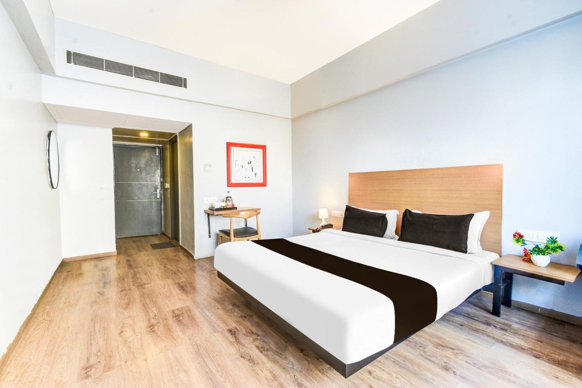 Super Townhouse Lakdikapul Hotel Hyderabad Bagian luar foto