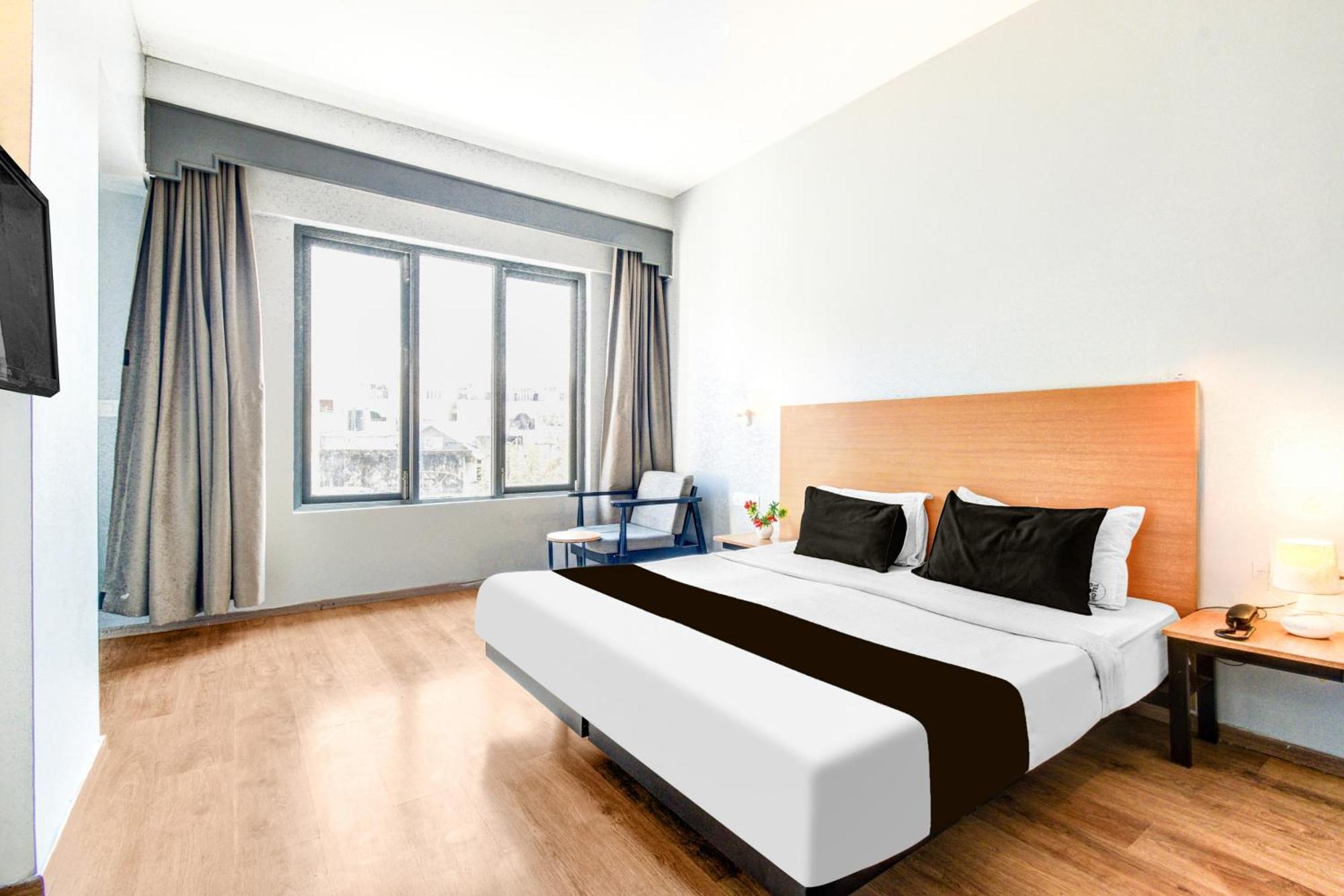 Super Townhouse Lakdikapul Hotel Hyderabad Bagian luar foto
